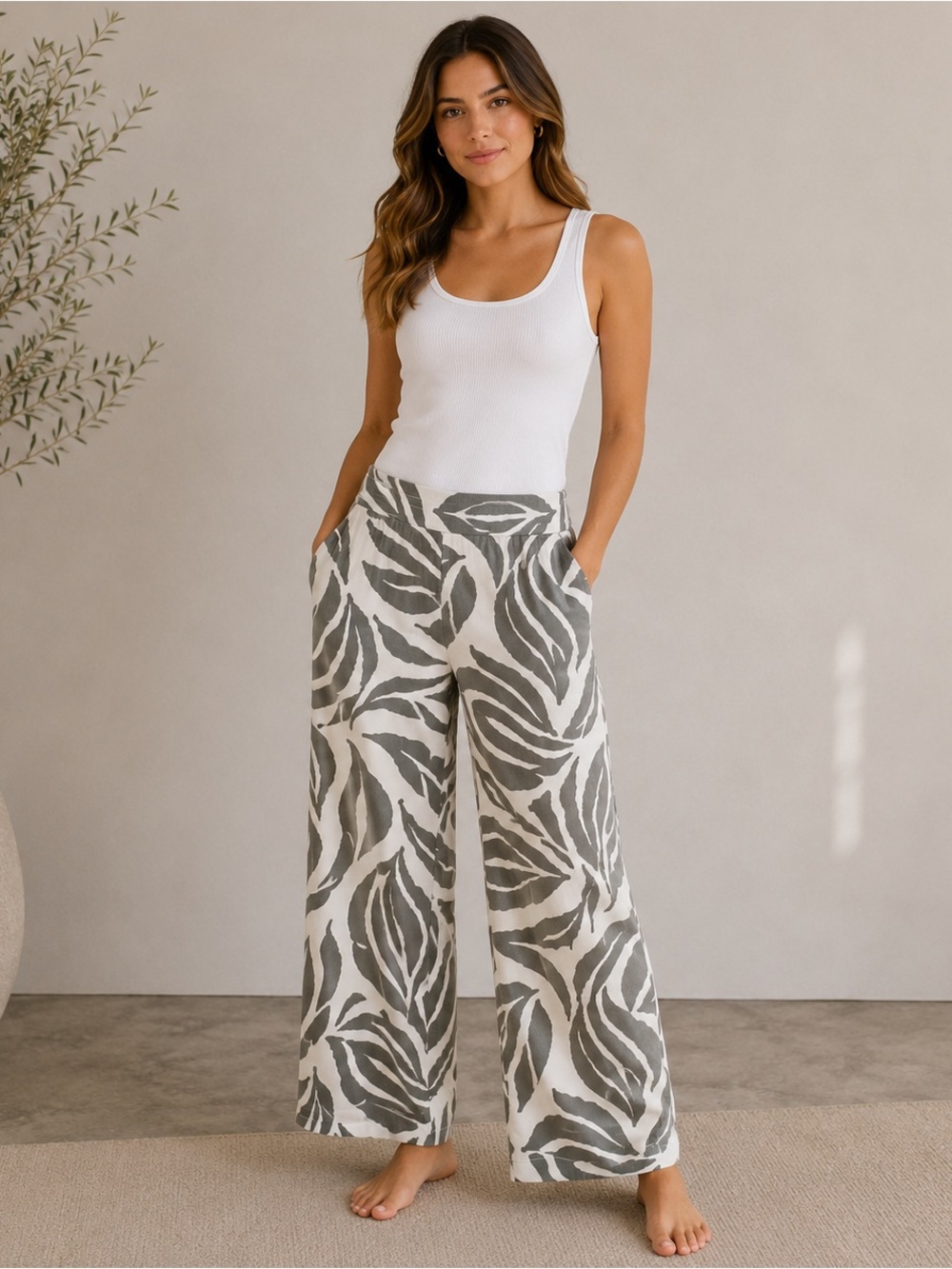 Nicole Miller NY 100% Lyocell Wide Leg Cropped Pants Size Small Grey Cream Print